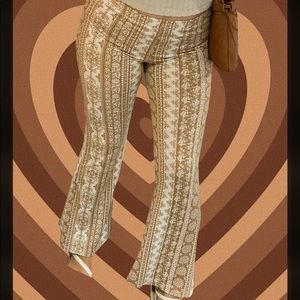 Tan & white printed 70s style flared bell bottoms 🤍🤎